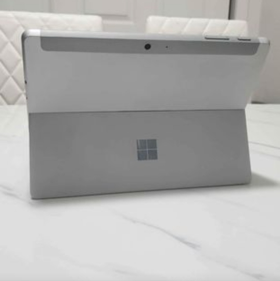 Microsoft Surface Go 2 - Picture 3 of 3